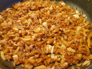 Zeytin ağacında kavrulmuş soğan