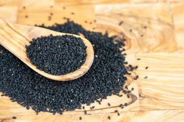Romalı kişniş nigella sativa zeytin ağacında