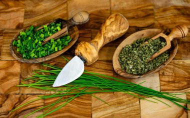 Chives Allium schoenoprasum ev bahçesinden