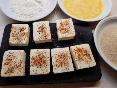 ekmek ve fırında Yunan koyun peyniri otlar ve baharatlarla