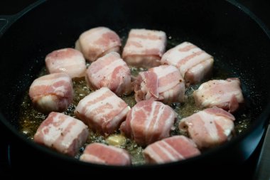 ekmek ve fırında Yunan koyun peyniri otlar ve baharatlarla