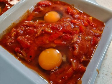 Shakshuka, Kuzey Afrika ve Levantine mutfağının bir özelliğidir.