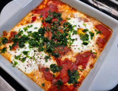 Shakshuka, Kuzey Afrika ve Levantine mutfağının bir özelliğidir.