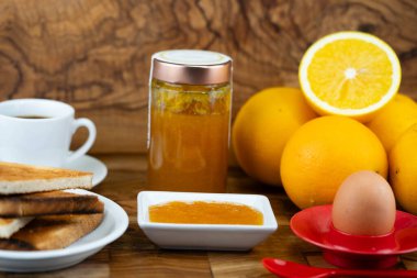 Kahvaltı için meyve reçeli veya meyve reçeli.