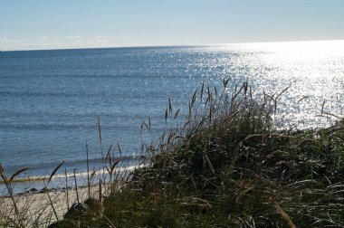 Blavand Danimarka 'nın kuzey denizindeki uçsuz bucaksız plajın izleri.