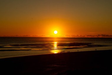 Blavand Danimarka 'nın kuzey denizindeki uçsuz bucaksız plajın izleri.
