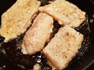 Balık ve patates kızartması ünlü İngiliz yemekleri.