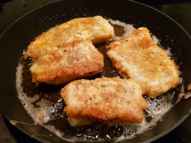 Balık ve patates kızartması ünlü İngiliz yemekleri.