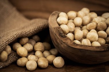 Macadamia fındığı, zeytin ağacında Macadamia tetraphylla