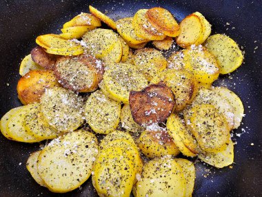 Çiftçiler jambonlu kahvaltı ve kızarmış patates.