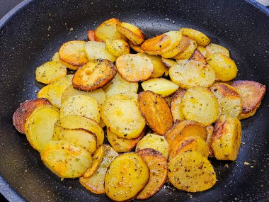 Çiftçiler jambonlu kahvaltı ve kızarmış patates.