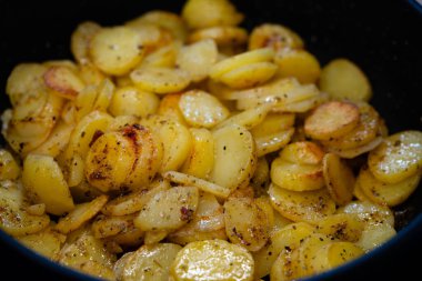 Çiftçiler jambonlu kahvaltı ve kızarmış patates.