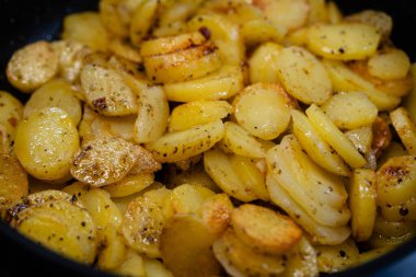 Çiftçiler jambonlu kahvaltı ve kızarmış patates.