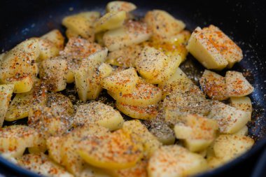 Çiftçiler jambonlu kahvaltı ve kızarmış patates.