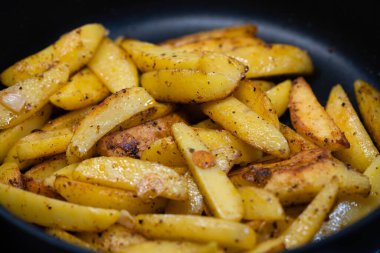 Çiftçiler jambonlu kahvaltı ve kızarmış patates.