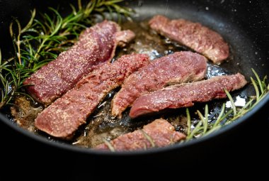 saddle of venison with herbs and spices