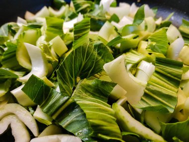 Sebze ve baharatlı tava.