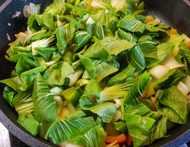 Sebze ve baharatlı tava.