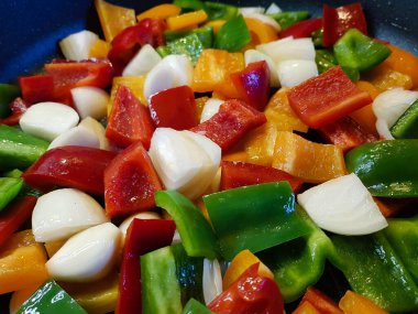 Sebze ve baharatlı tava.