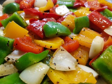 Sebze ve baharatlı tava.