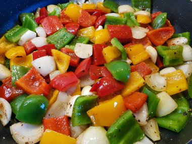 Sebze ve baharatlı tava.