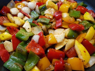 Sebze ve baharatlı tava.