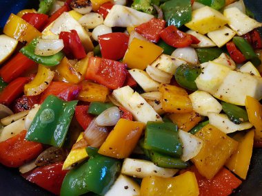 Sebze ve baharatlı tava.