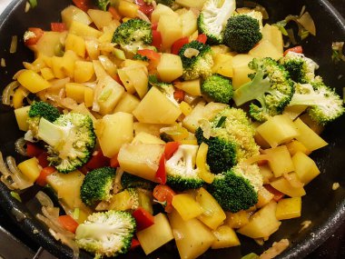 Sebze ve baharatlı tava.