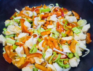 Sebze ve baharatlı tava.