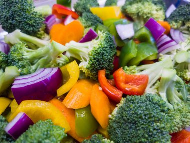 Sebze ve baharatlı tava.