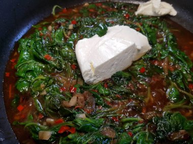 Sebze ve baharatlı tava.