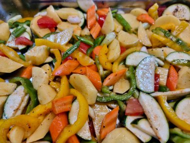 Sebze ve baharatlı tava.