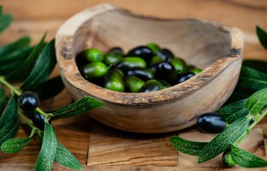 Ekstra taze zeytinyağlı soğuk zeytinyağı.