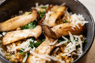 Fregola Sarda statta buğday makarnası Sardunya spesiyali.