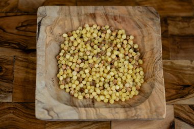 Fregola Sarda statta buğday makarnası Sardunya spesiyali.