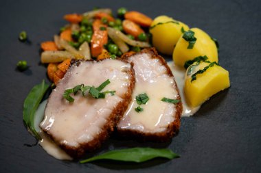 Pork Royal geleneksel bir Alman rostosu. 