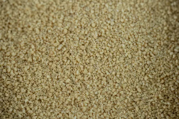 Kurutulmuş kuskus ve zeytin ağacı.