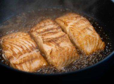 Teriyaki soslu en iyi somon bifteği.