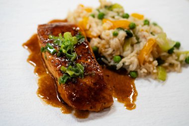 Teriyaki soslu en iyi somon bifteği.