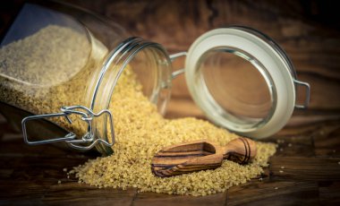 bulgur buğday salatası ve peynir.