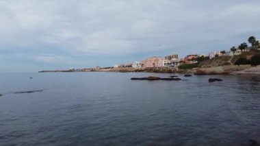 İnsansız hava aracıyla Tyrhenian Civitavecchia Denizi 'nin havadan görünüşü