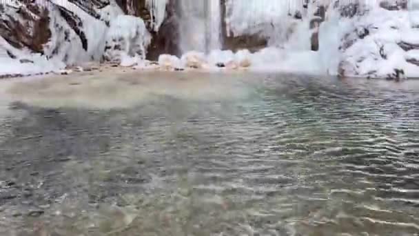 Shot Frozen Waterfall Snow Chunks Ice Side Dish Candid White — Video Stock