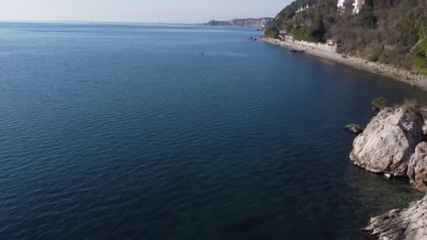 Фантастичний Пейзаж Взятий Дрона Вершині Скелі Трієст Італія Чисте Море — стокове відео