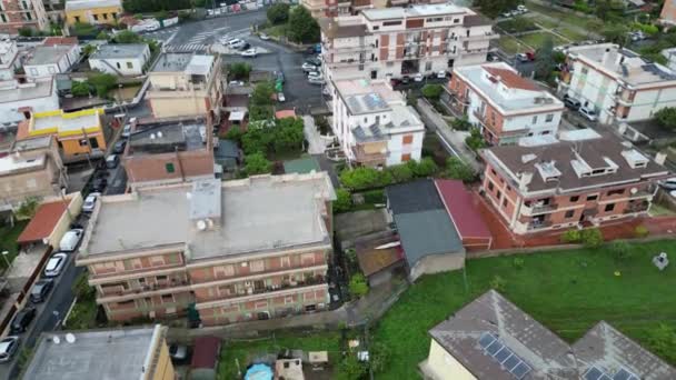 Luftaufnahme Eines Stadtviertels Graue Gebäude Und Häuser Stadtrand Drohnen Ansicht — Stockvideo