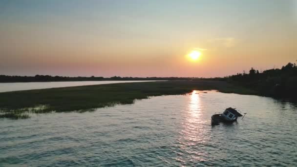 Ditinggalkan Perahu Tengah Tengah Sungai Tagliamento Italia Udine Sea Saat — Stok Video