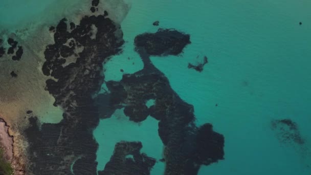 撒丁岛水晶海的无人驾驶飞机镜头 图埃雷德达海滩和白沙滩 — 图库视频影像