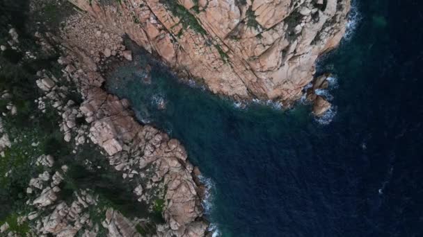 Letecké Snímky Přístavu Teulada Pláží Isola Rossa Tramatzu Bílým Pískem — Stock video