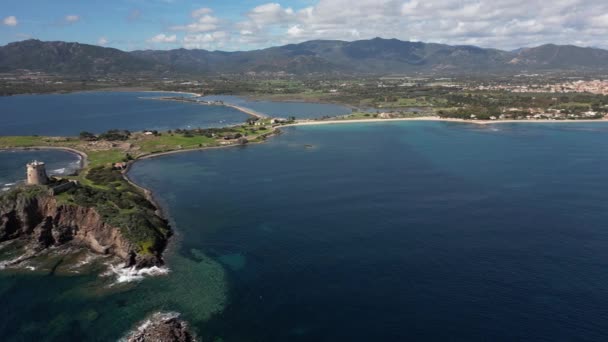 Panorama Pantai Pula Sardinia Crystal Jelas Laut Dan Awan Kejauhan — Stok Video