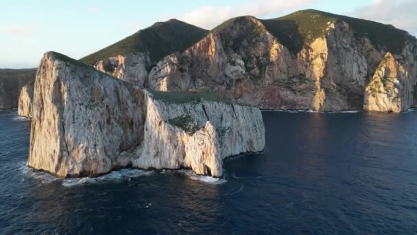 Грубое Море Сардинии Недалеко Порто Флавии Вид Воздуха Пан Цукеро — стоковое видео