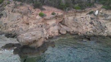 Sardunya uçurumunun tepesinden vuruldu, Grotta dei Baci